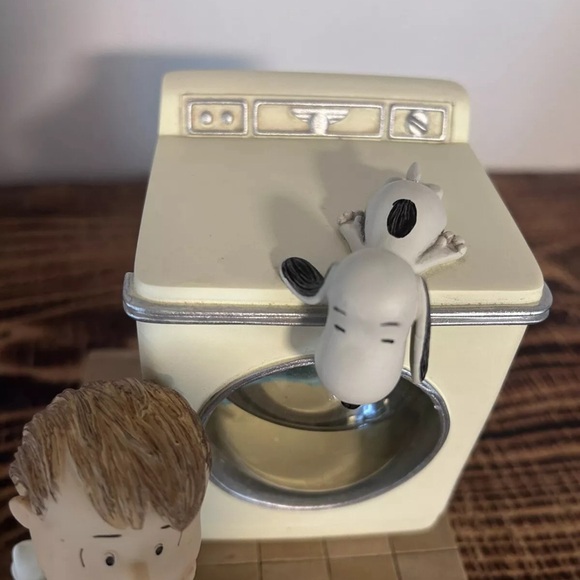 Peanuts for Hallmark Linus And Snoopy Some Things Are Worth Waiting For 2010 - Picture 4 of 11